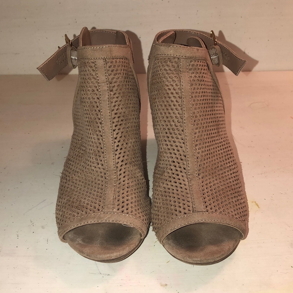 Unisa Open-Toe Tan Wedges!!